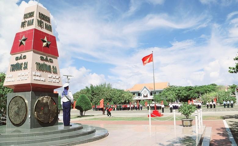 Hoạt động thăm quần đảo Trường sa